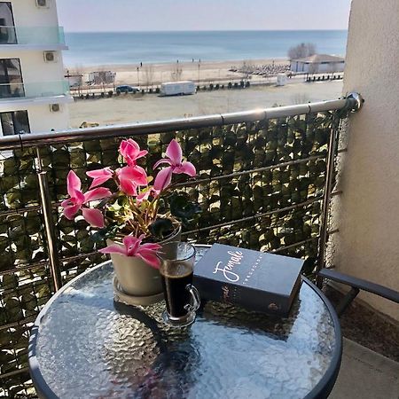 شقة Năvodari  في By The Sea المظهر الخارجي الصورة
