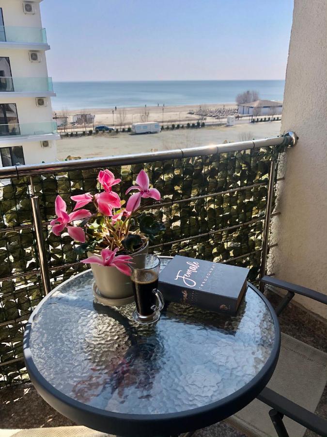 شقة Năvodari  في By The Sea المظهر الخارجي الصورة